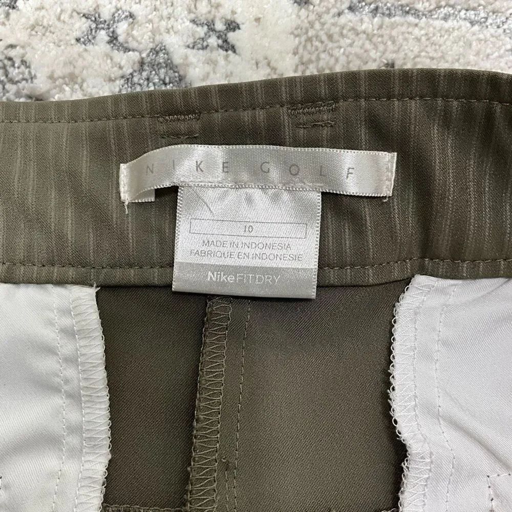 NIKE Golf Shorts  - Picture 4 of 5